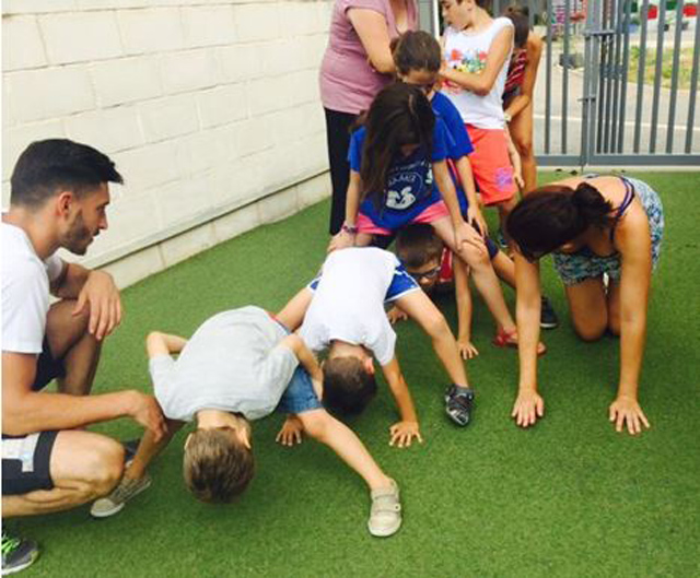 Brindis Solidario Protos - QUE NINGÚN NIÑO JUEGUE SOLO