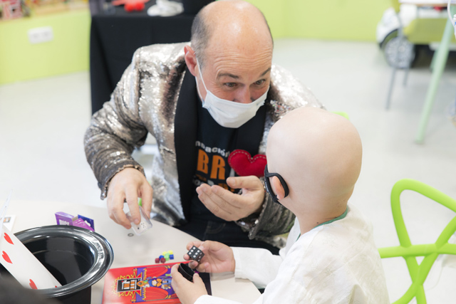 Brindis Solidario Protos - Talleres Juanitas: Magia e ilusión para niñ@s en tratamiento oncológico
