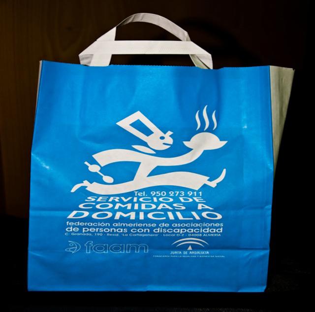 Brindis Solidario Protos - Preparación, traslado y entrega en domicilio de menús para personas mayores de 65 años con escasos recursos económicos. 