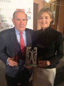 BODEGAS PROTOS RECIBE DE MANOS DE LA MINISTRA DE AGRICULTURA EL PREMIO A LA MEJOR GESTIÓN DE RESPONSABILIDAD SOCIAL EMPRESARIAL DE LA PRESTIGIOSA REVISTA MERCADOS DEL VINO