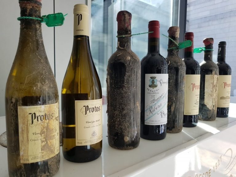 Protos cata sus primeros vinos submarinos