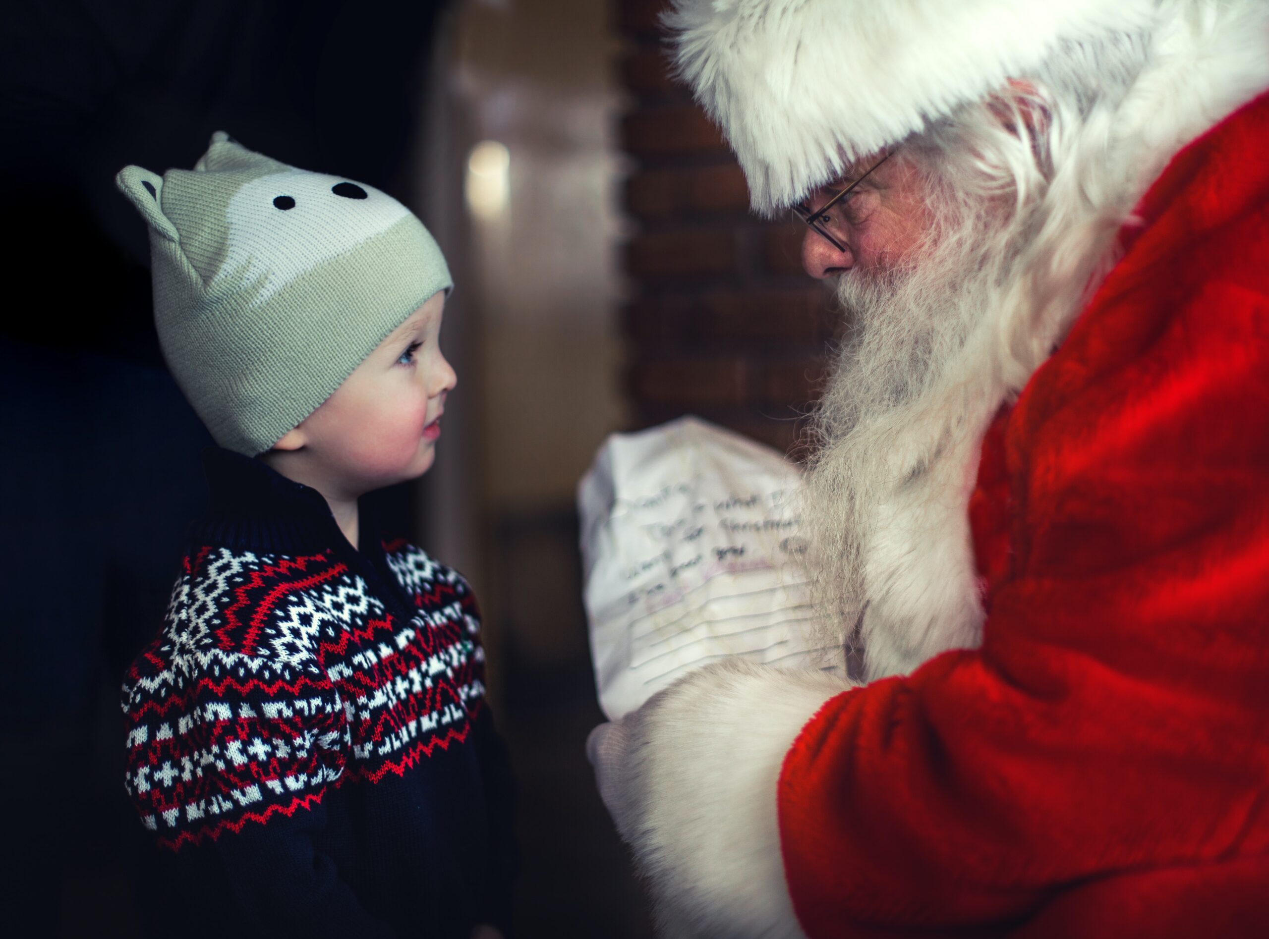 Quién trae los regalos de Navidad en casa: los Reyes Magos, Papá Noel o  ambos?