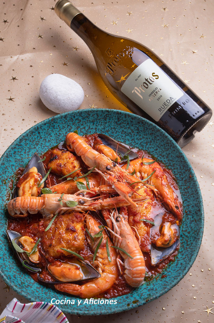 Zarzuela de pescado y mariscos maridada con Protos Verdejo Reserva -  Bodegas Protos